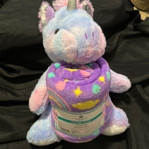 Comfort Bay Plush with Throw-2 Piece Set